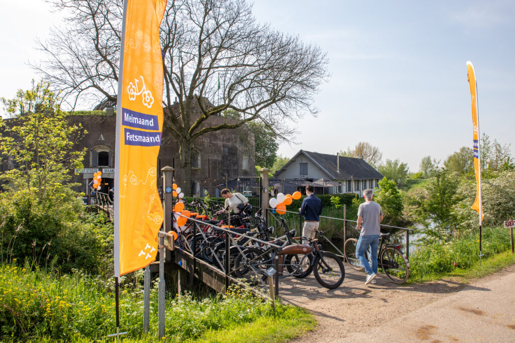 Beachflags Fietsmaand